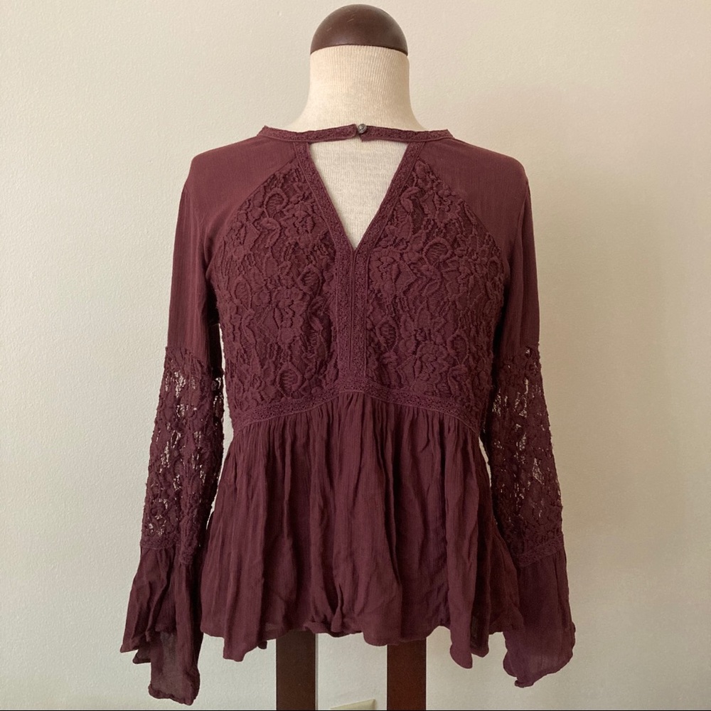 •American Eagle 🦅 • Lace peasant top